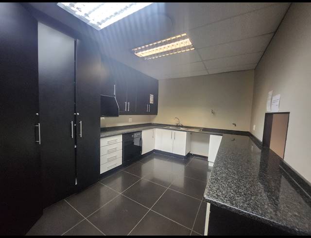 574M² OFFICE TO LET IN NOORDWYK